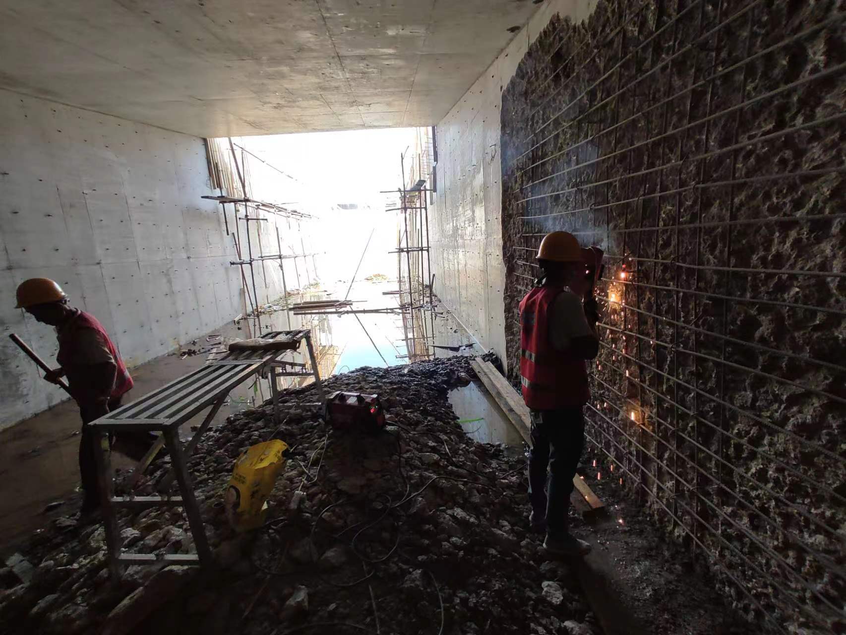 东乌珠穆沁挖断承重墙导致楼体开裂，加固施工方案出炉